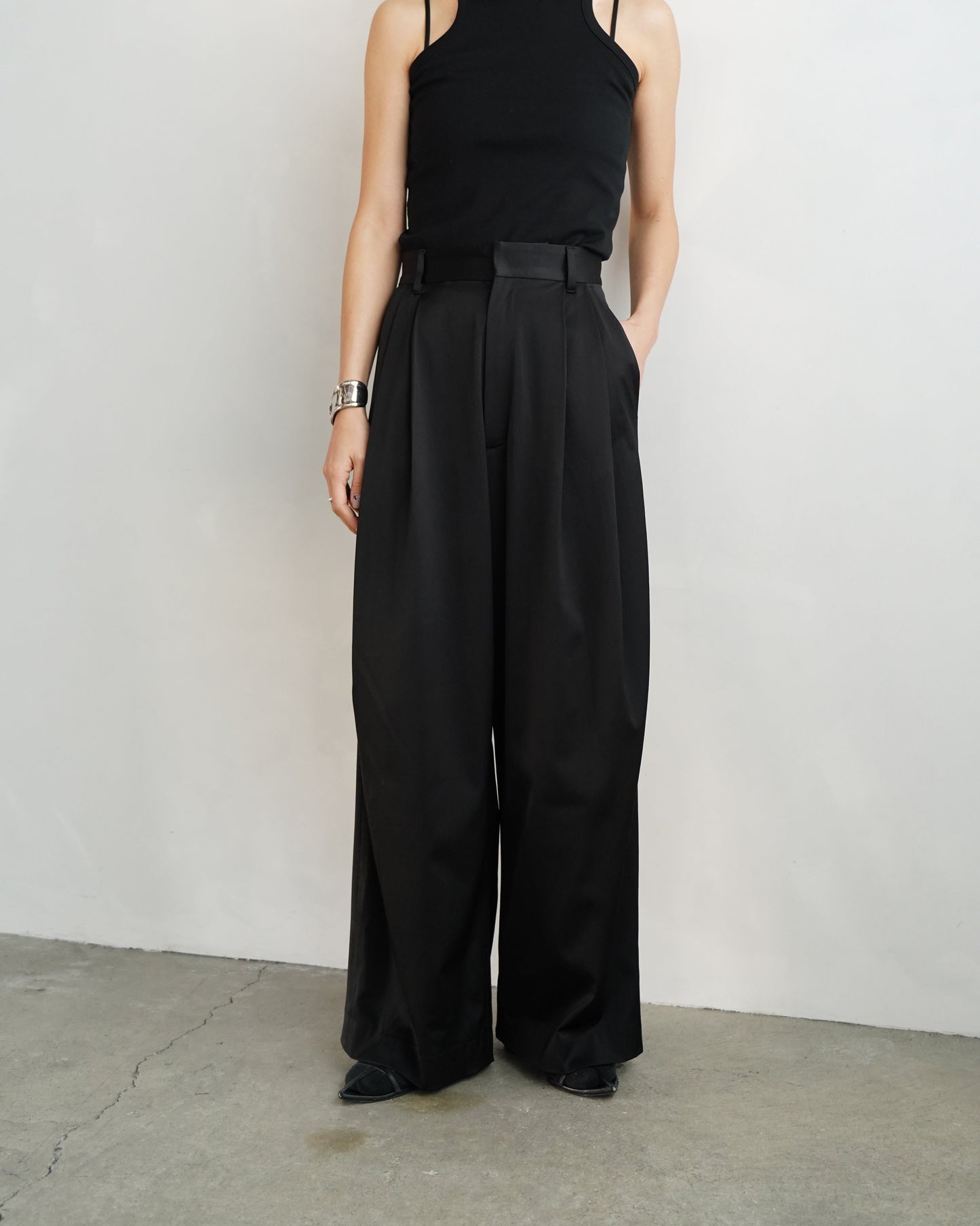Satin Tuck Pants / BLACK/身長156cm以下の方限定