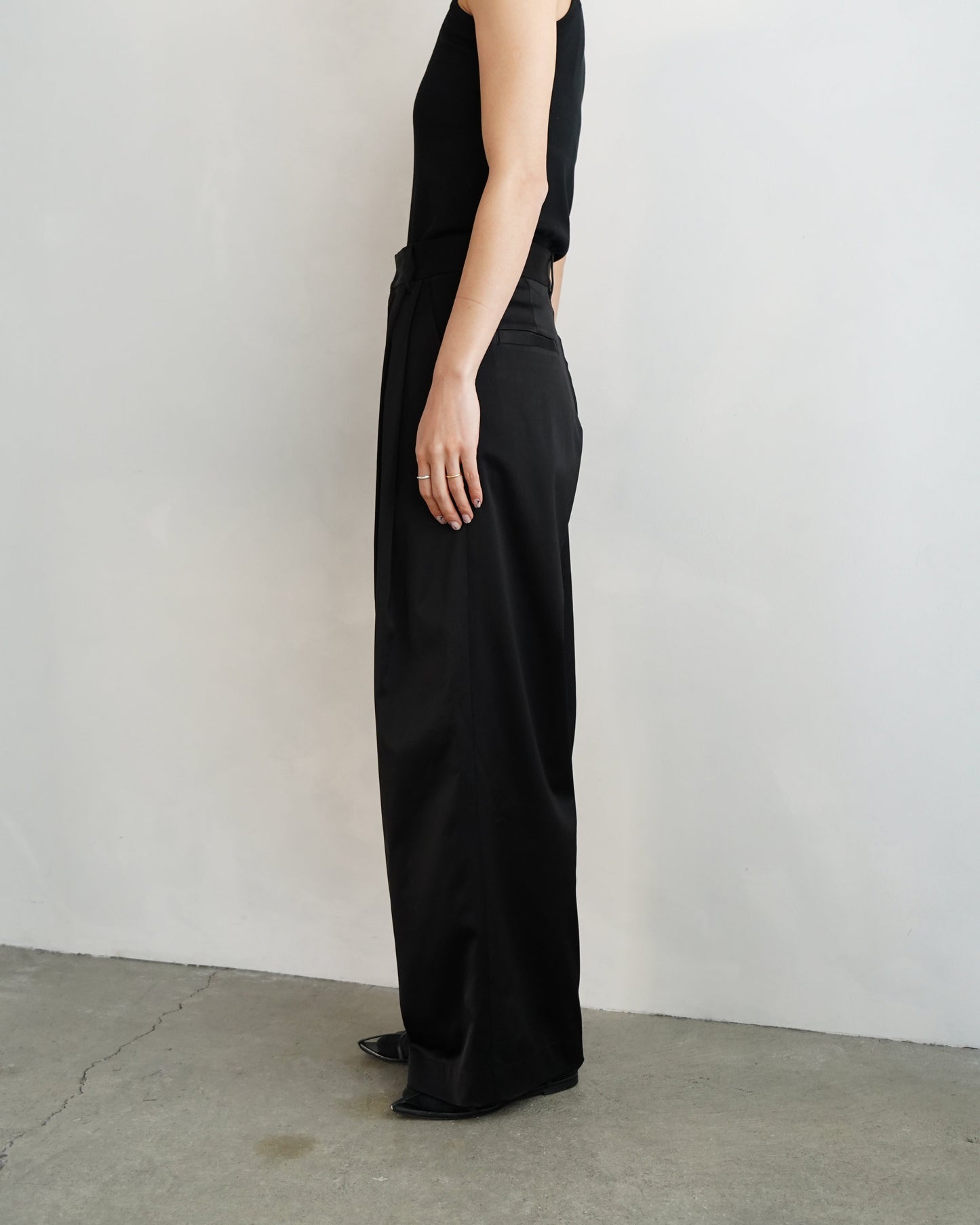 Satin Tuck Pants / BLACK/身長156cm以下の方限定