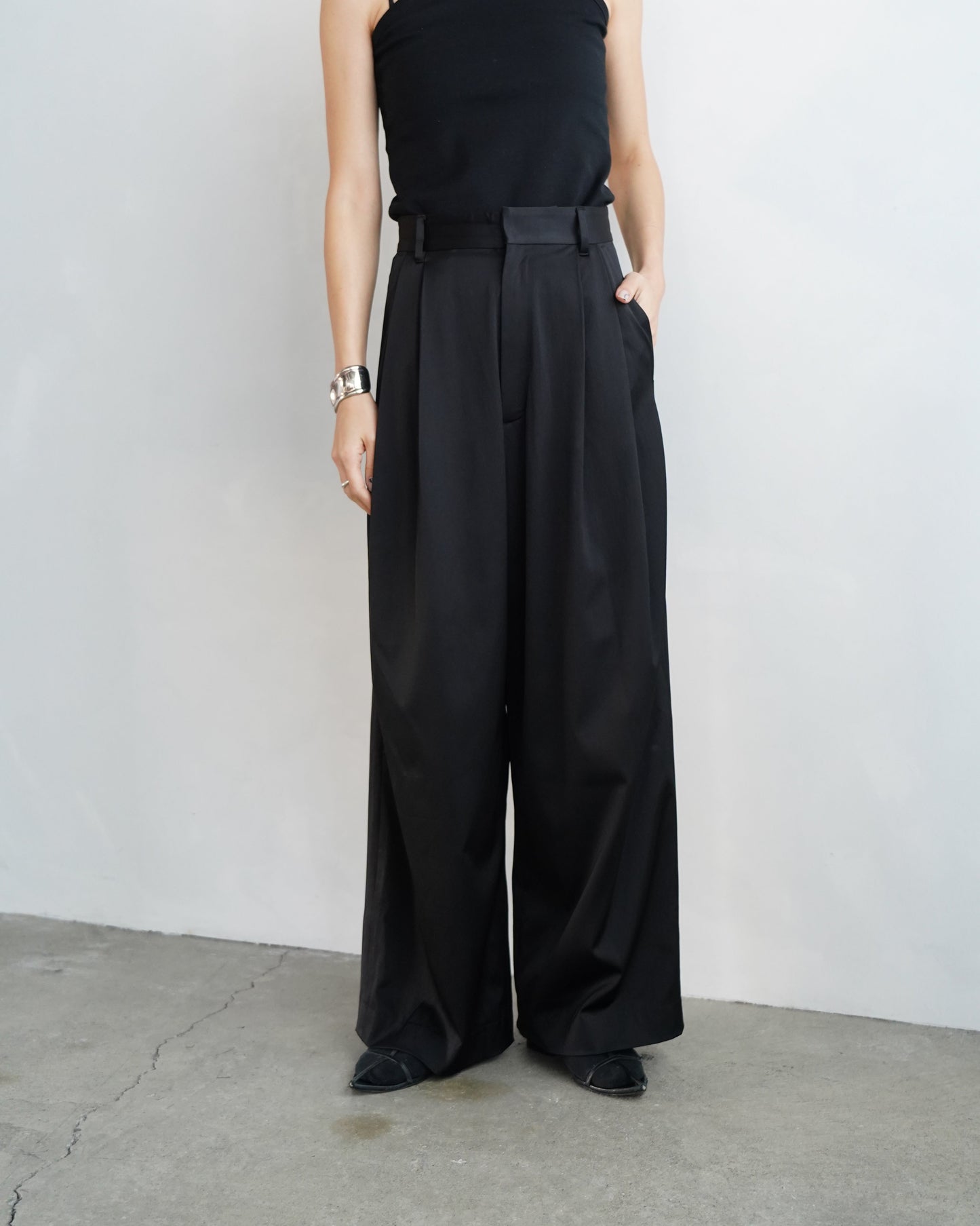 Satin Tuck Pants / BLACK/身長156cm以下の方限定