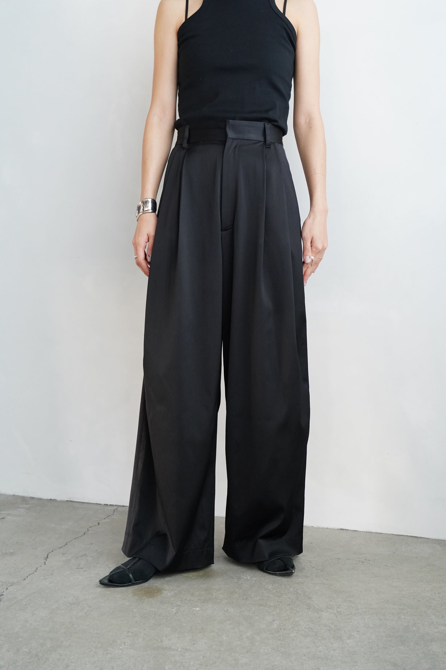 Satin Tuck Pants / BLACK/身長156cm以下の方限定