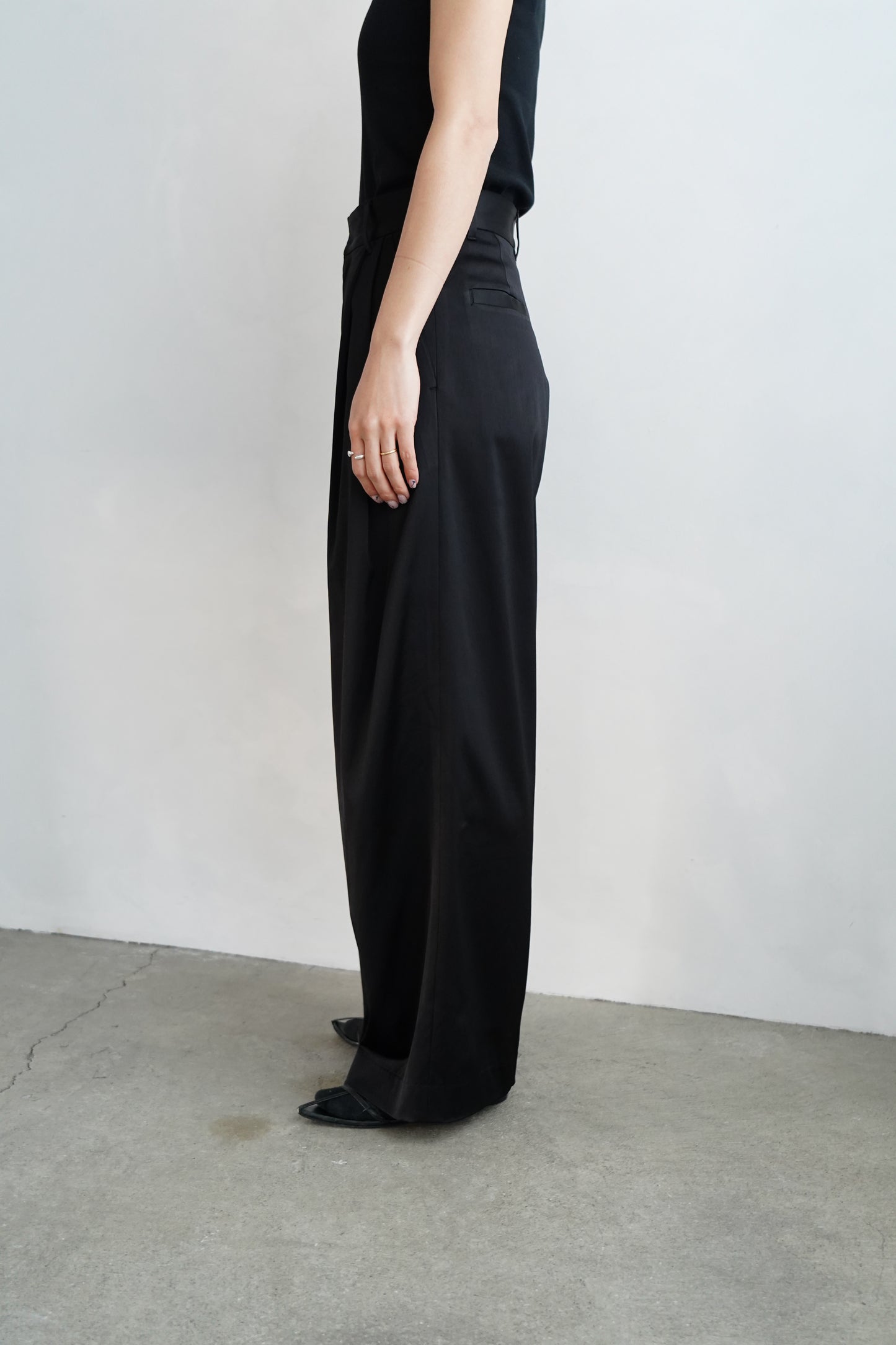 Satin Tuck Pants / BLACK/身長156cm以下の方限定