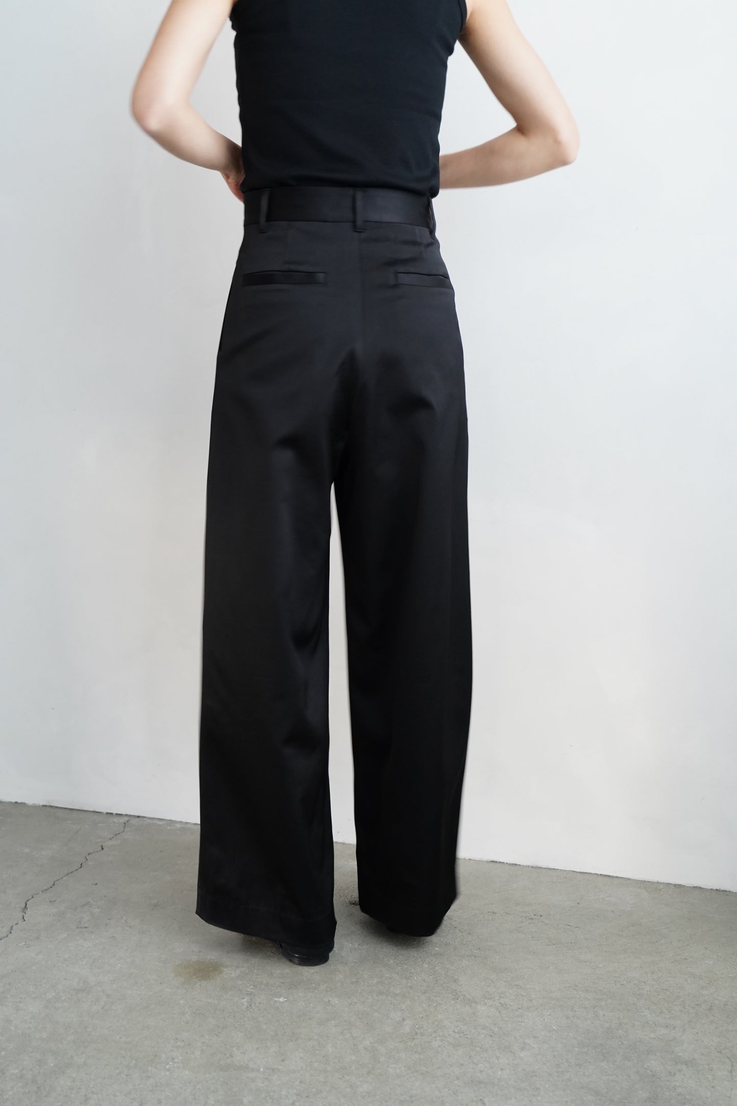 Satin Tuck Pants / BLACK/身長156cm以下の方限定