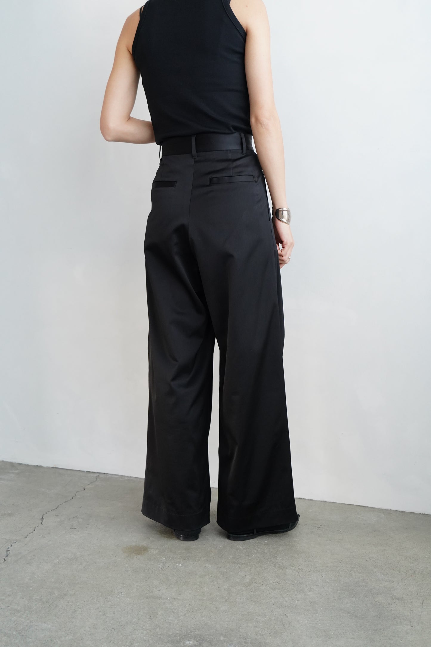 Satin Tuck Pants / BLACK/身長156cm以下の方限定