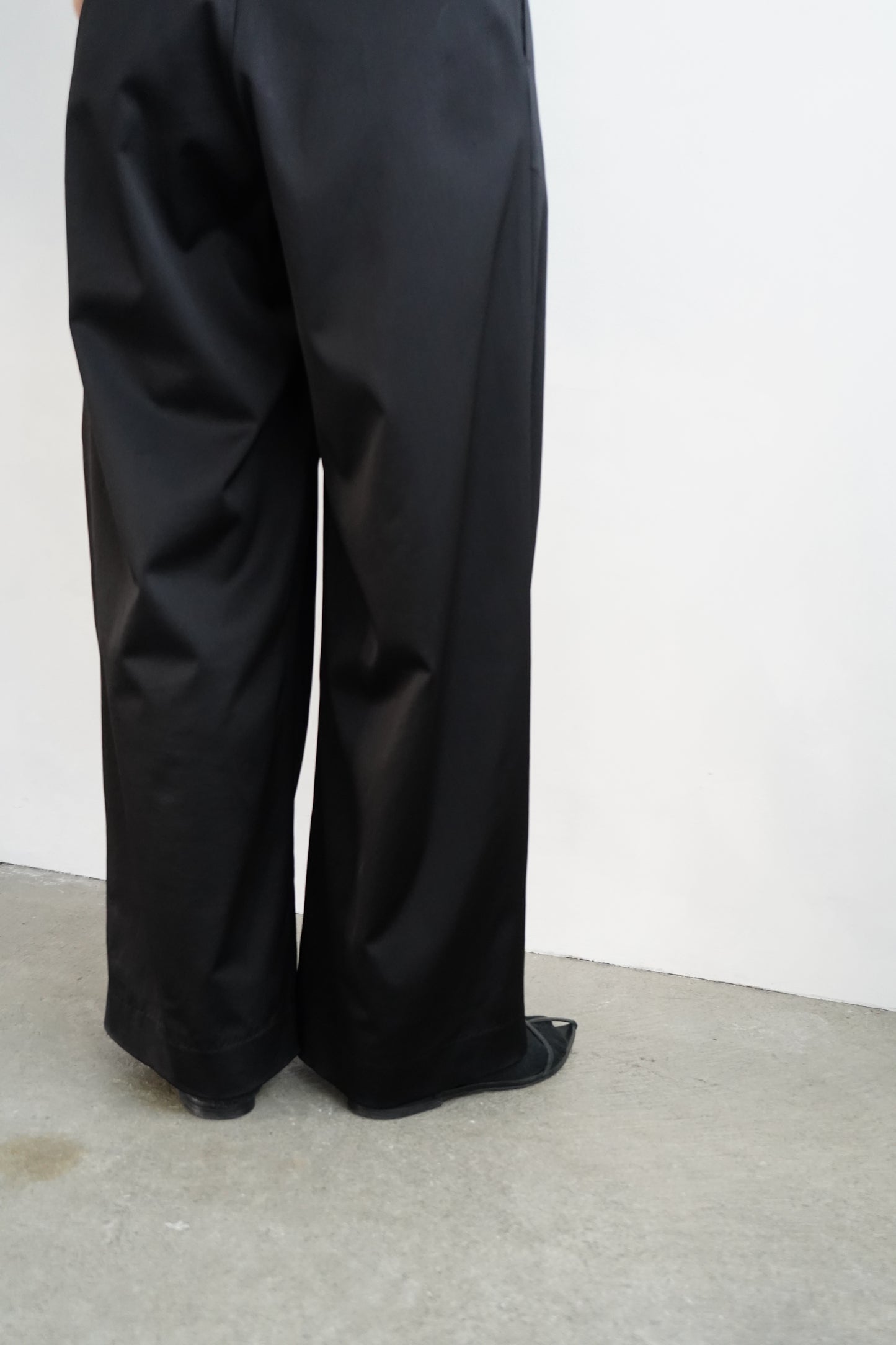 Satin Tuck Pants / BLACK/身長156cm以下の方限定