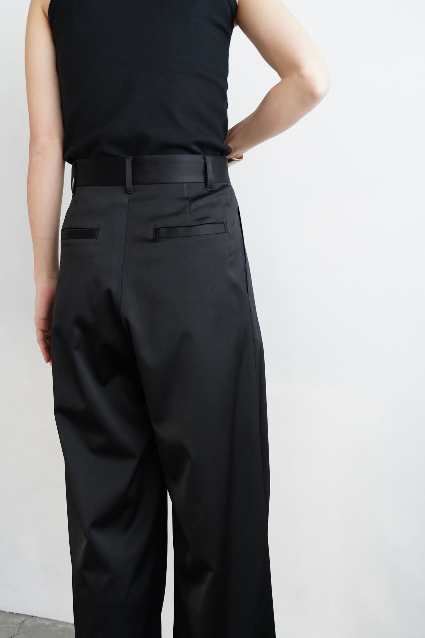 Satin Tuck Pants / BLACK/身長156cm以下の方限定