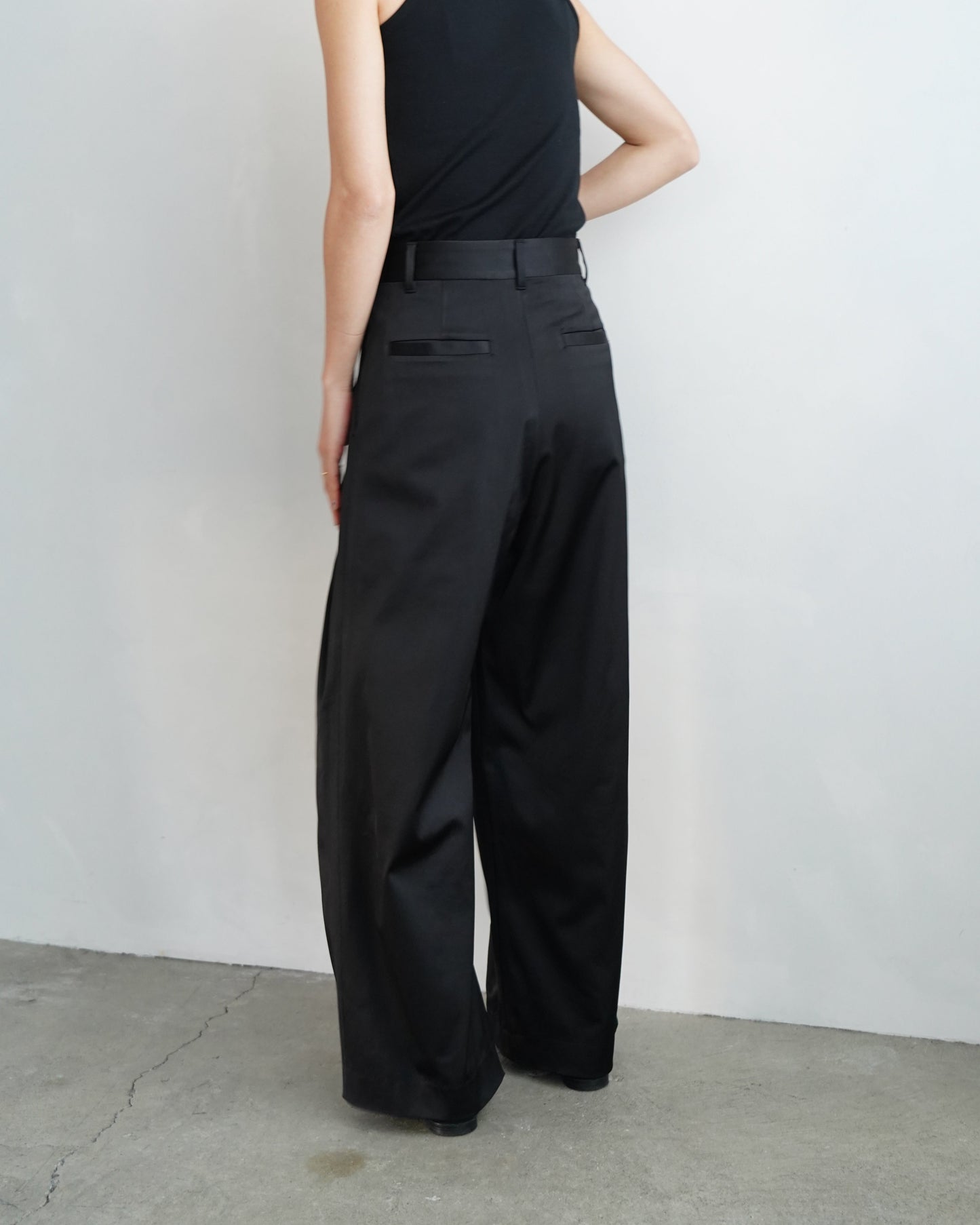 Satin Tuck Pants / BLACK/身長156cm以下の方限定