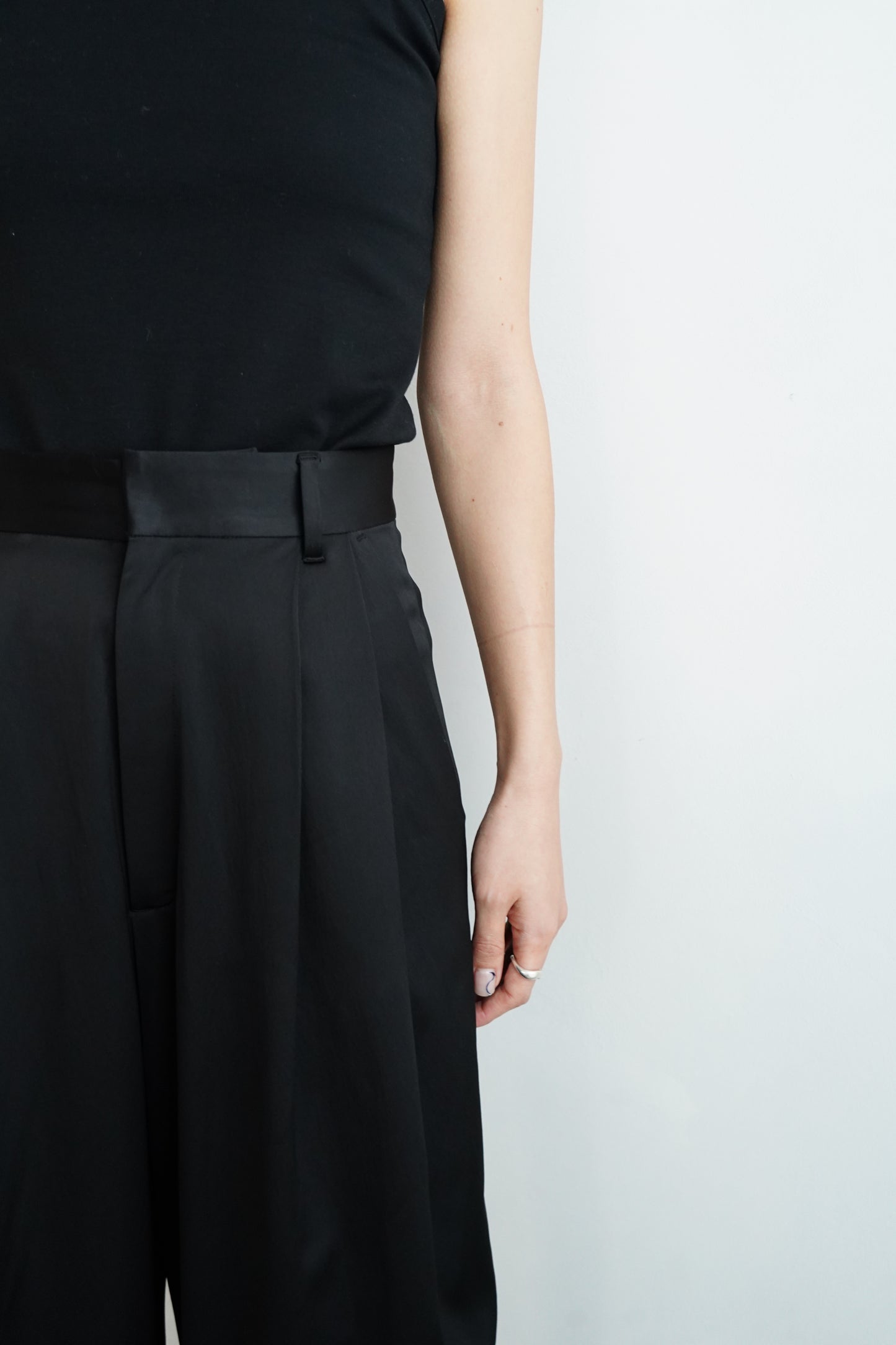 Satin Tuck Pants / BLACK/身長156cm以下の方限定