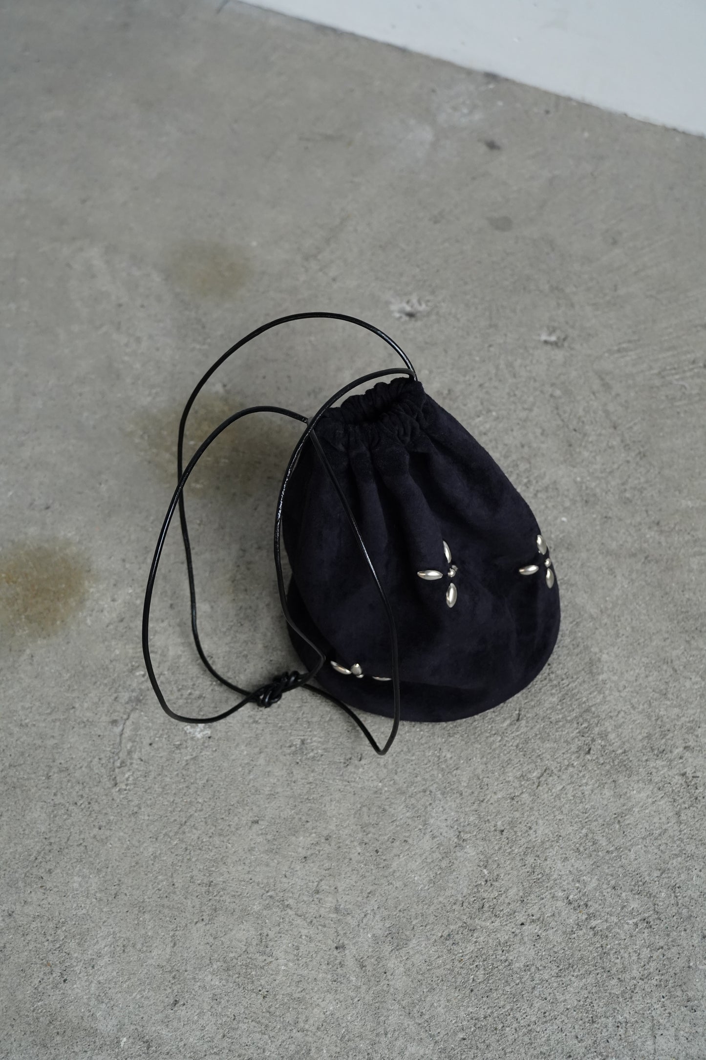 Suede Studs Bag / BLACK