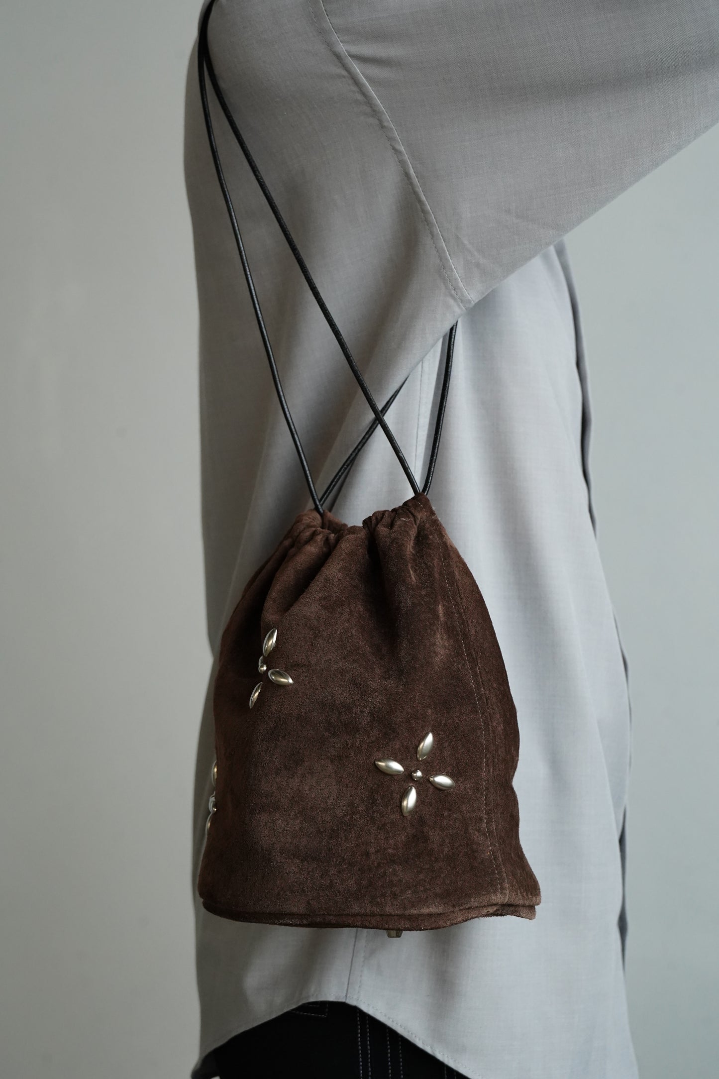 Suede Studs Bag / BROWN