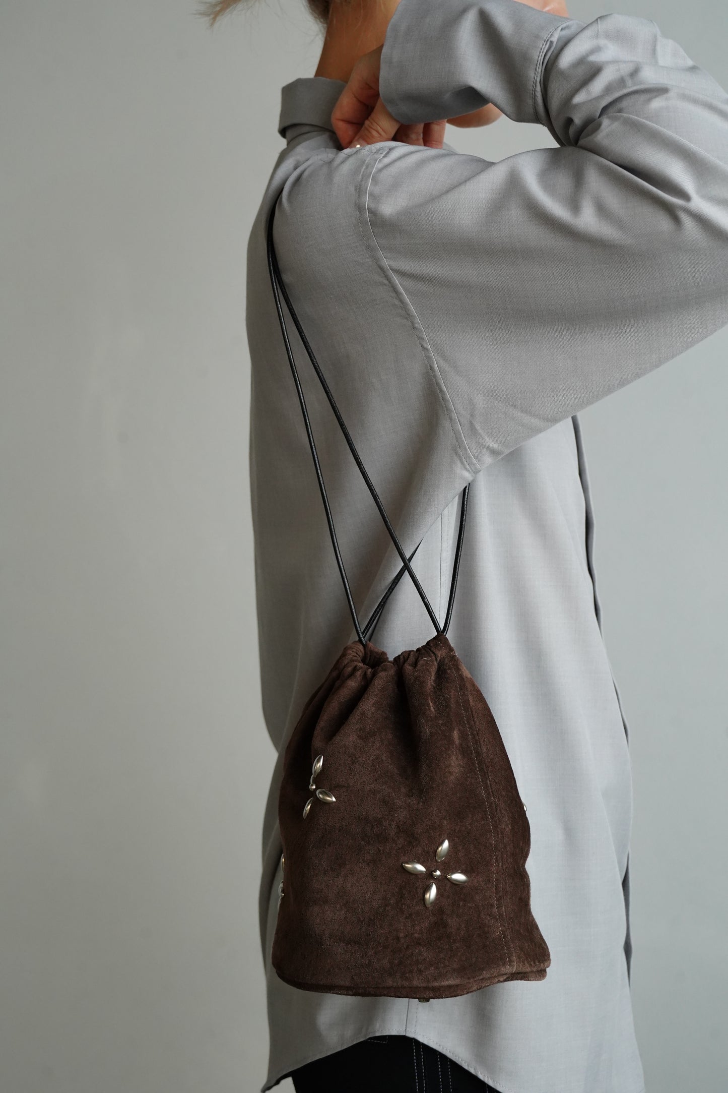Suede Studs Bag / BROWN