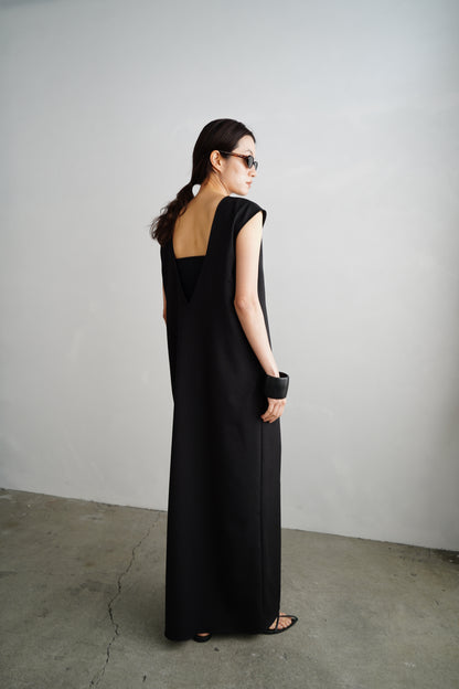 V Back Dress / BLACK