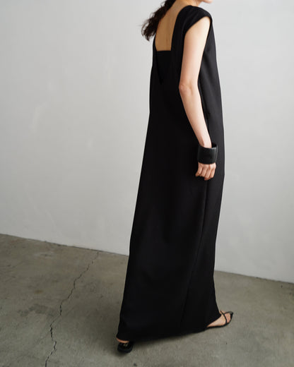 V Back Dress / BLACK