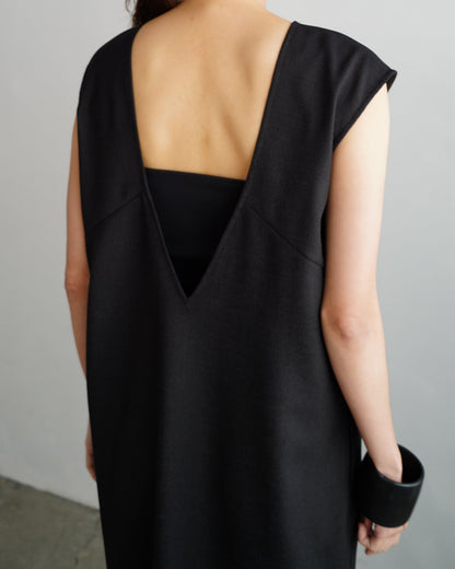 V Back Dress / BLACK
