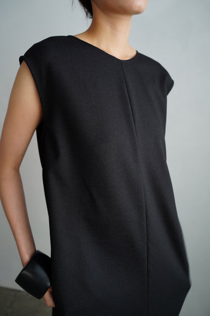 V Back Dress / BLACK
