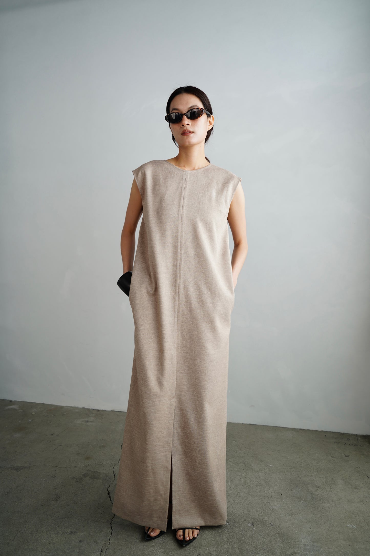 V Back Dress / BEIGE