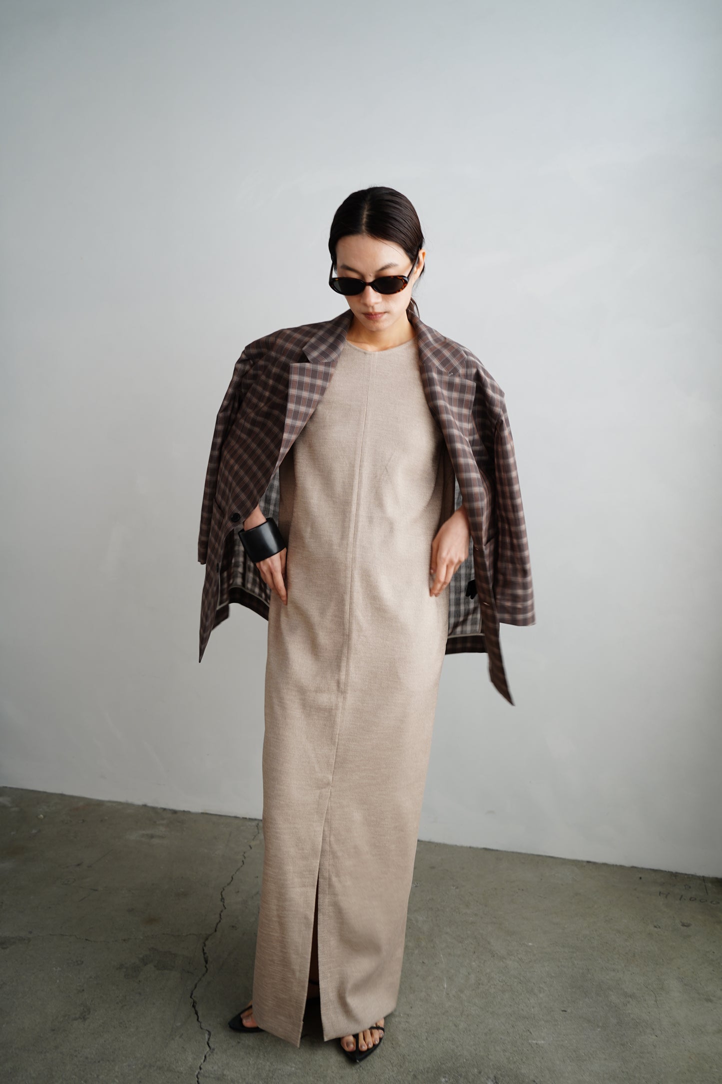 V Back Dress / BEIGE