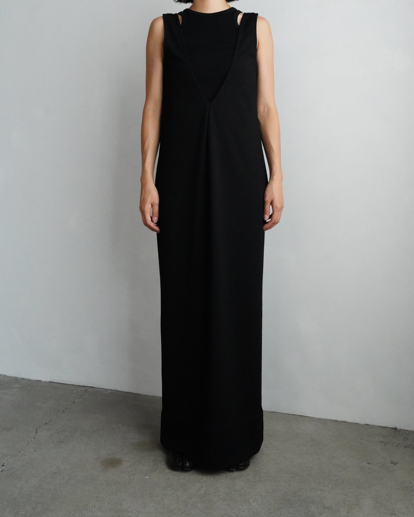 Vneck Jersey Dress / BLACK -9月15-20日発送-