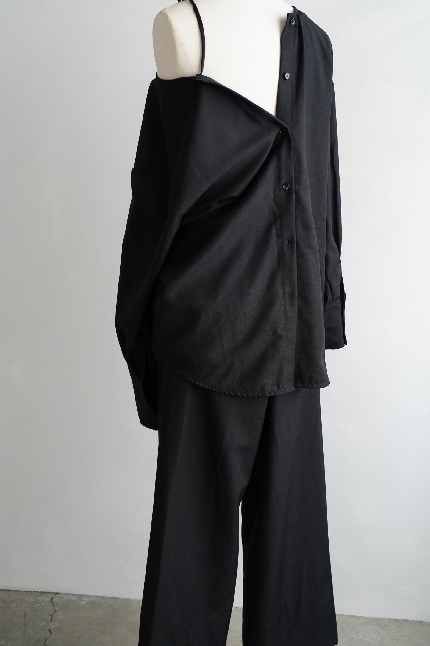 Nocollar Strap Shirts / BLACK -9月20−25日発送-