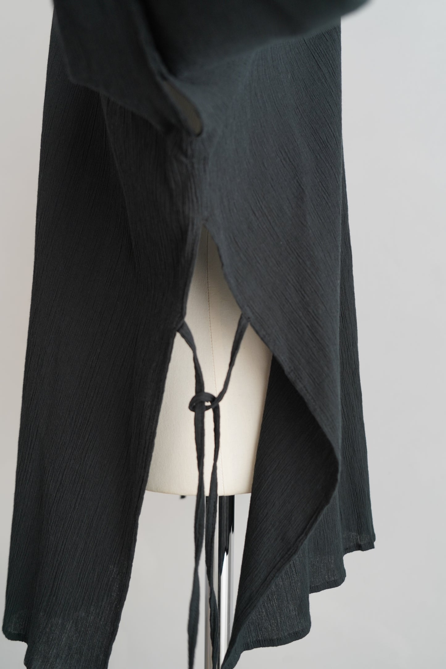 Ripple Cape Top / BLACK