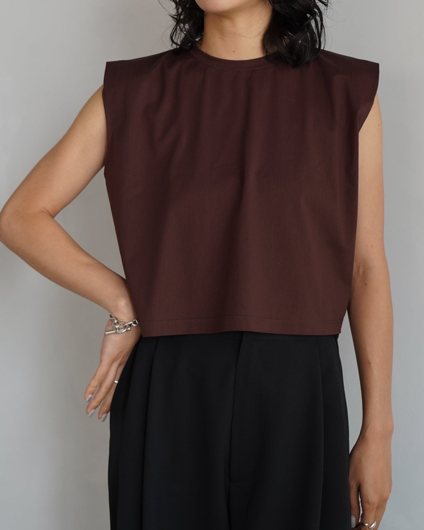 Nosleeve Short Top / BROWN -6月25-30日発送-