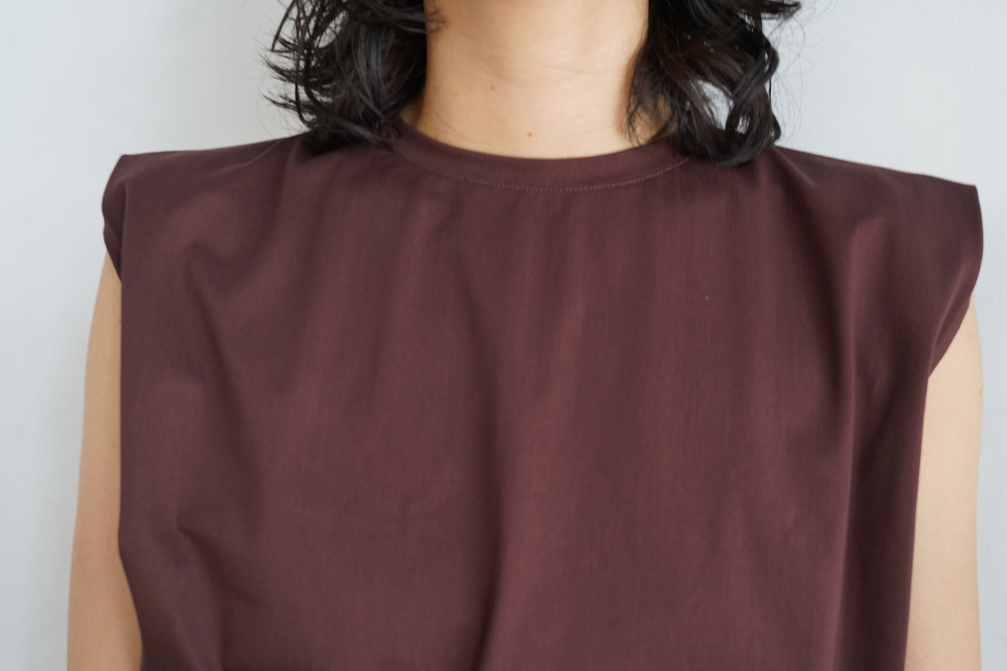 Nosleeve Short Top / BROWN -6月25-30日発送-