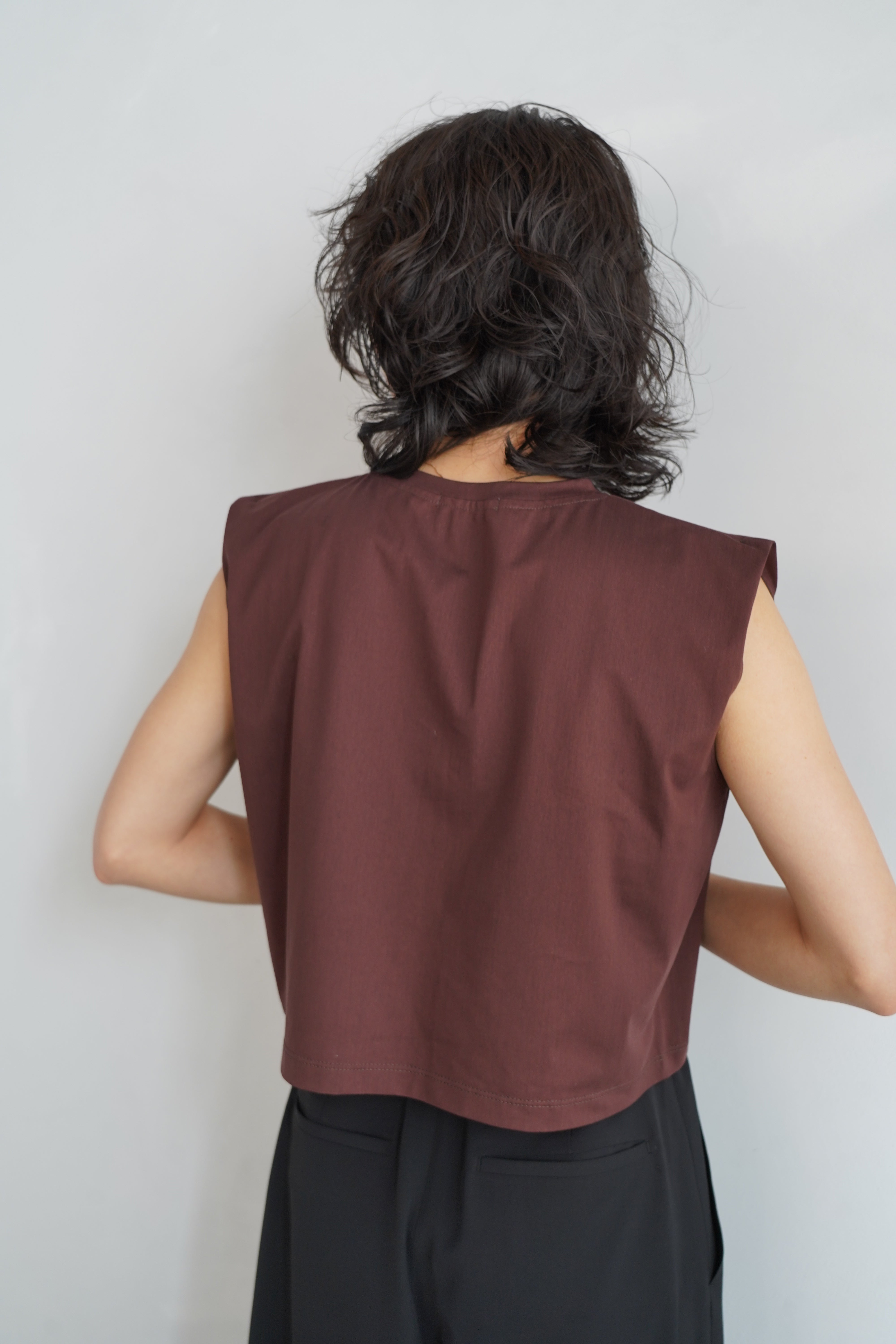 Nosleeve Short Top / BROWN – &her