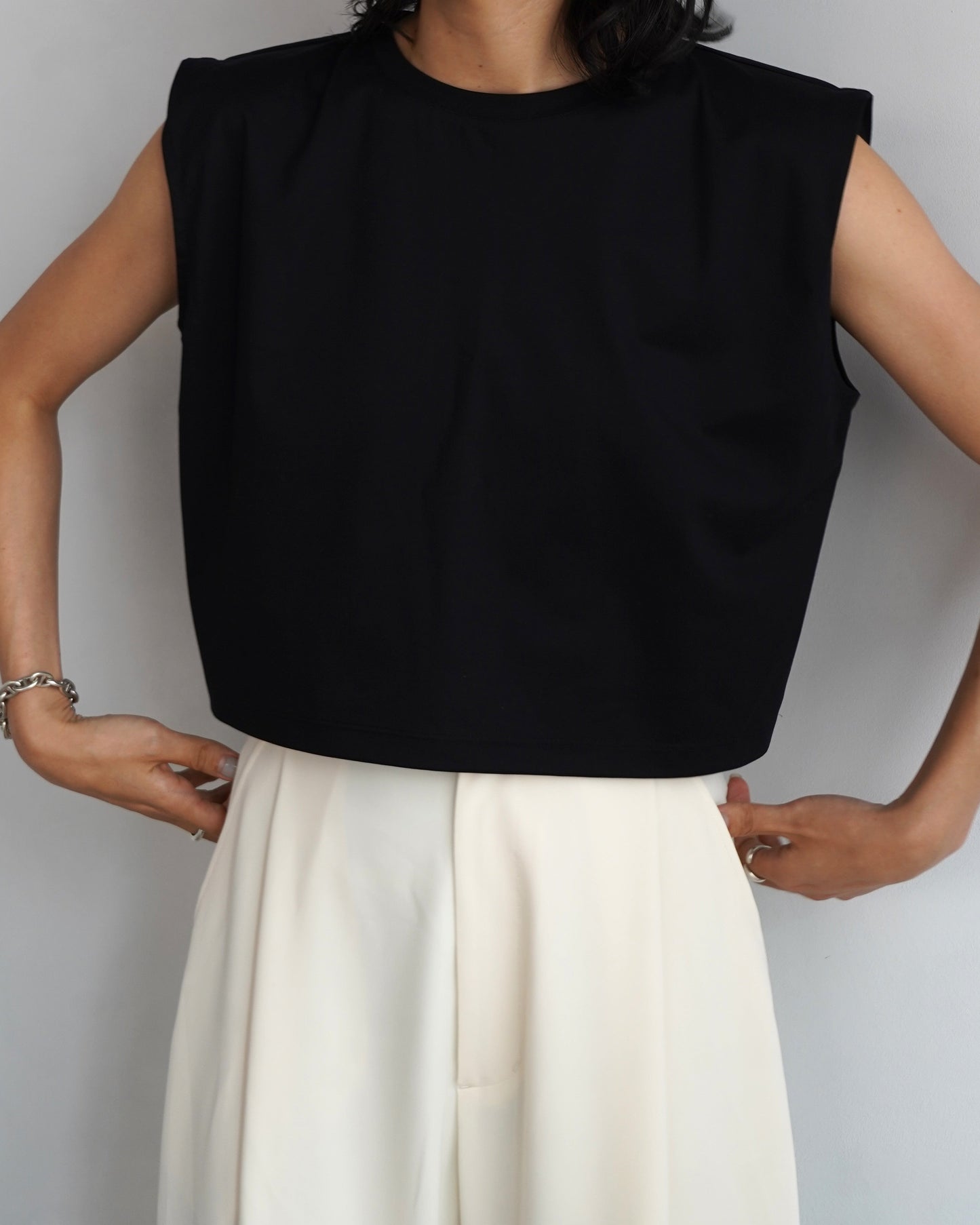 Nosleeve Short Top / BLACK