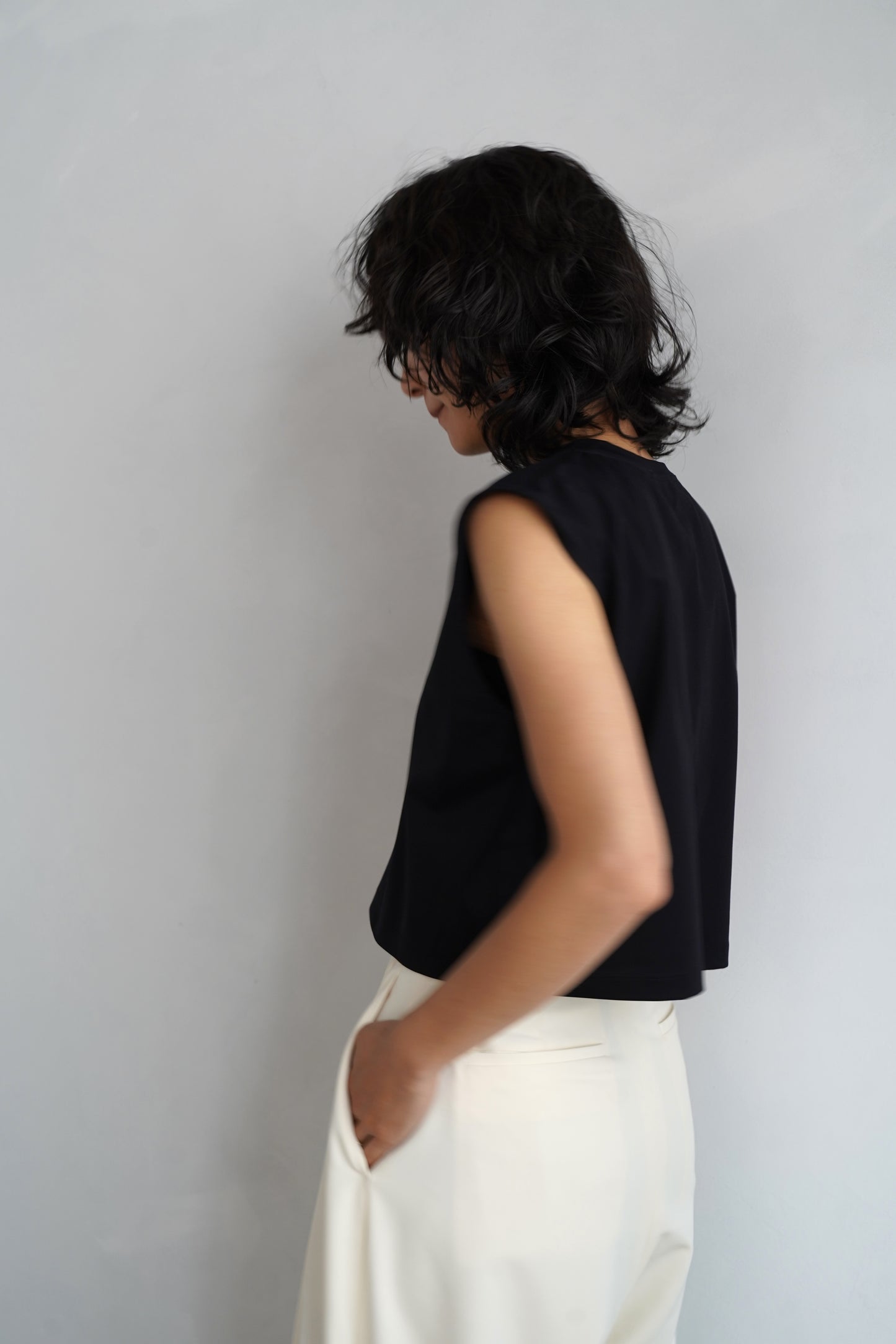 Nosleeve Short Top / BLACK