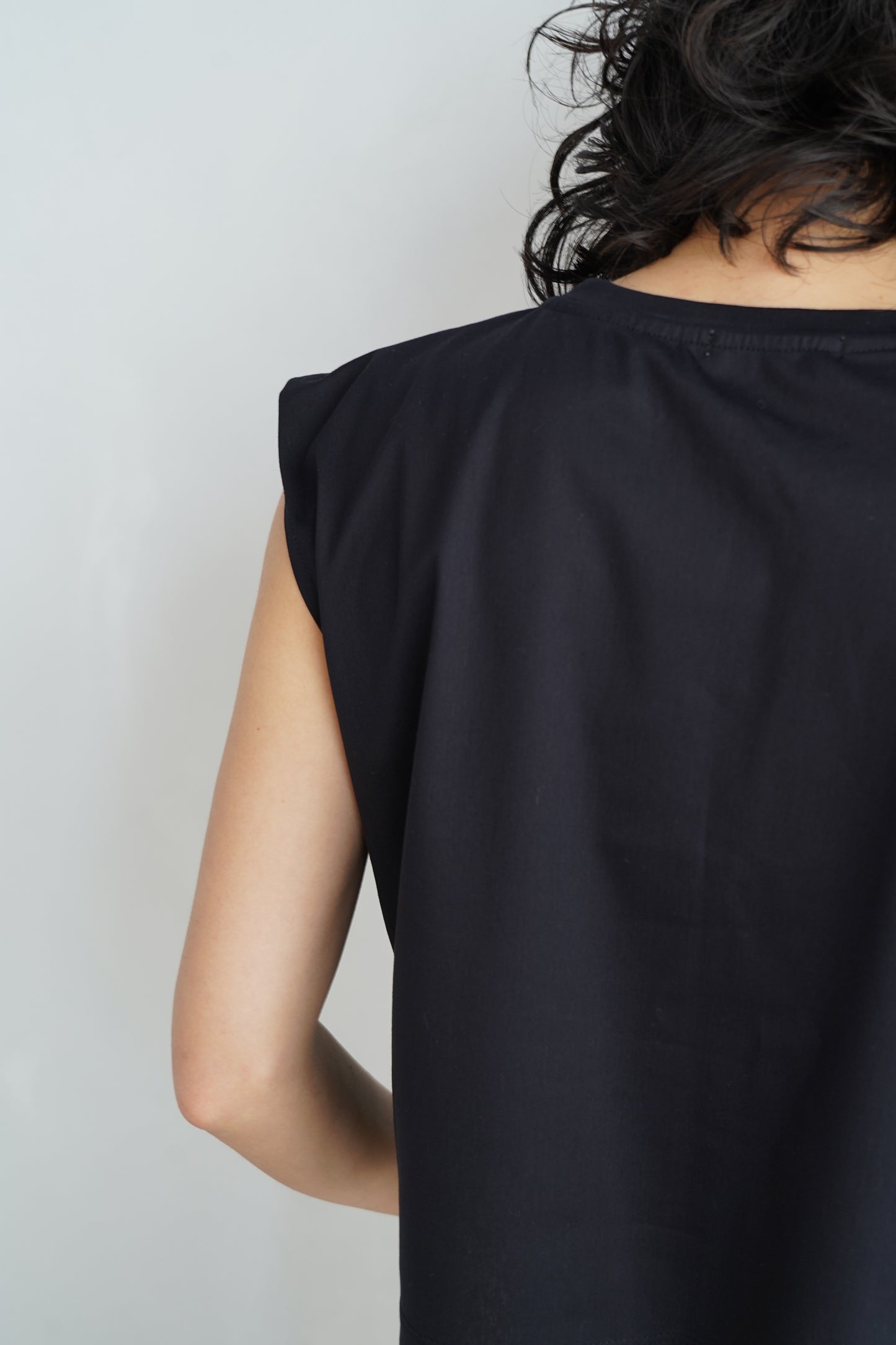 Nosleeve Short Top / BLACK -6月25-30日発送-