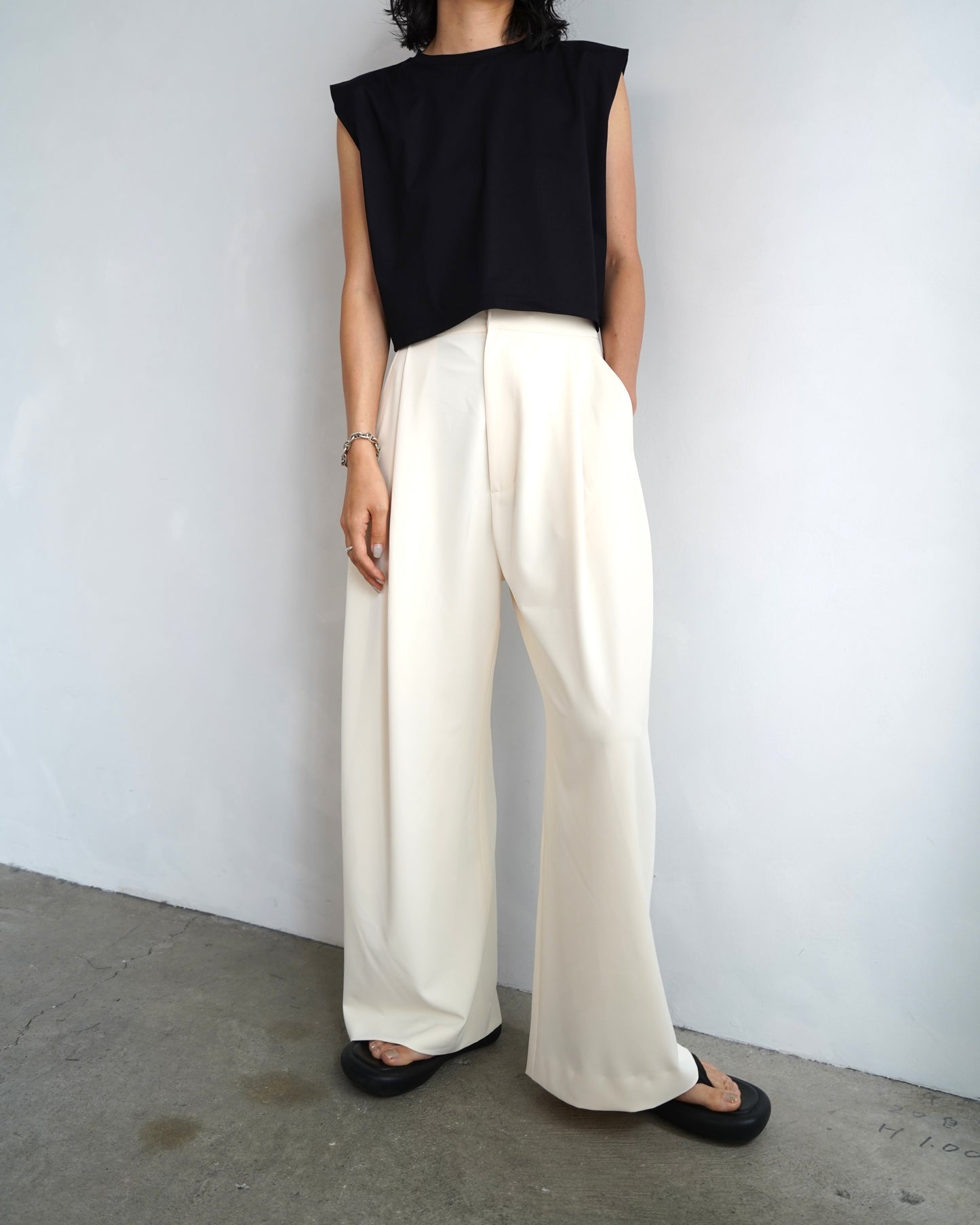 Nosleeve Short Top / BLACK