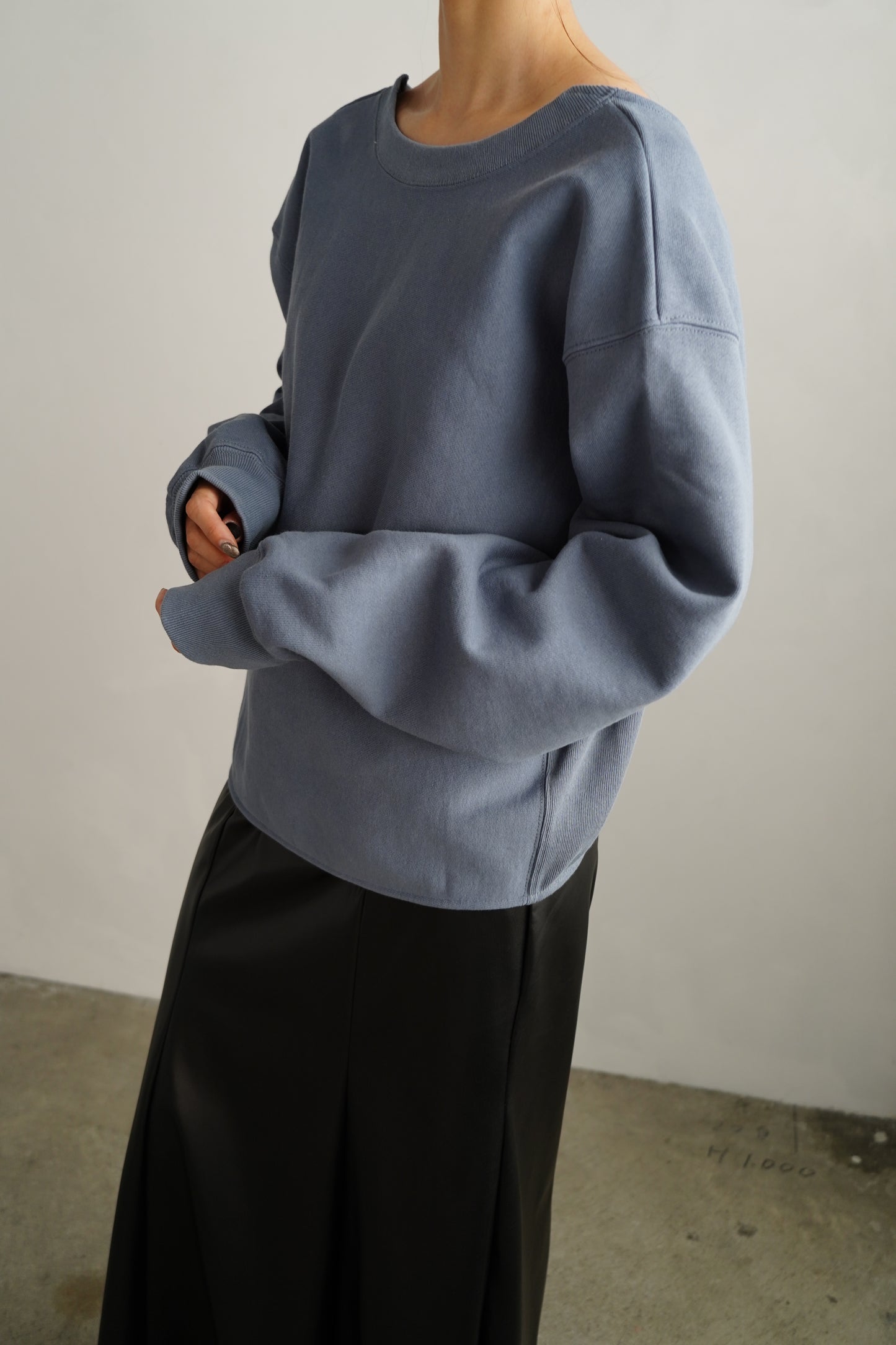Round Sweat Pullover / ASHBULUE -12月5日発送-