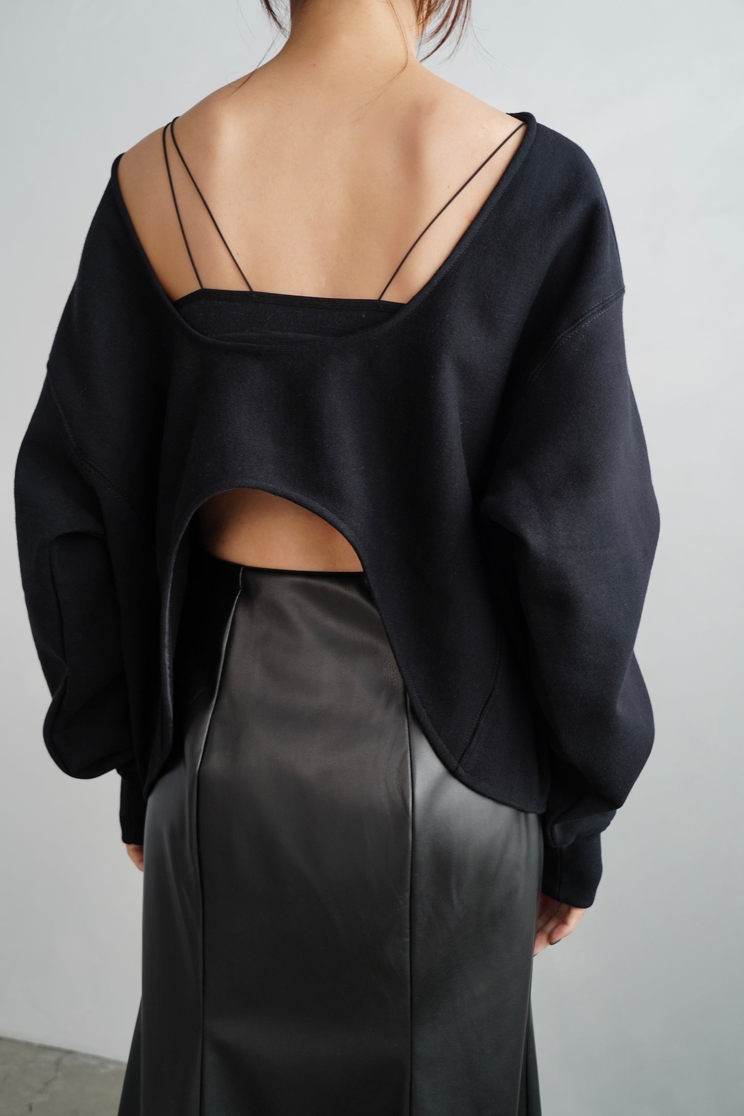 Round Sweat Pullover / BLACK -12月5日発送-