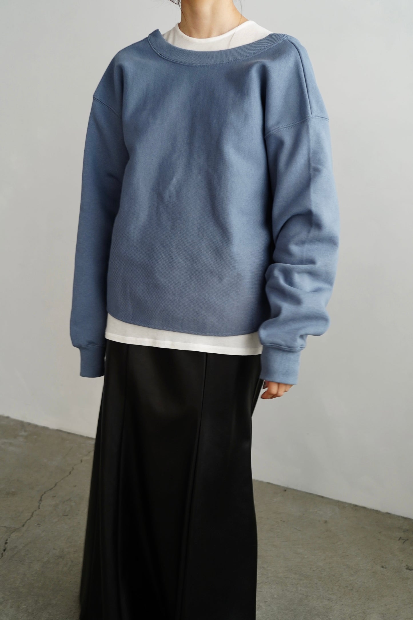 Round Sweat Pullover / ASHBULUE -12月5日発送-