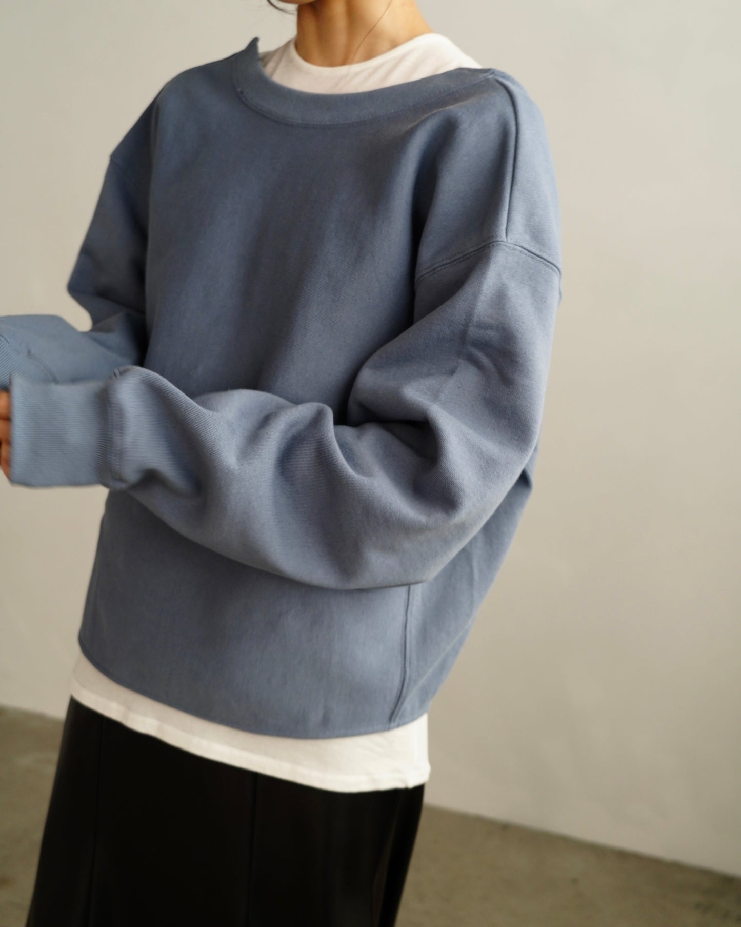 Round Sweat Pullover / ASHBULUE -12月5日発送-