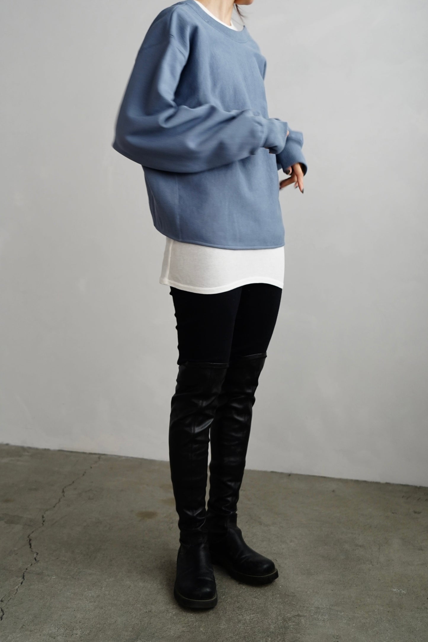 Round Sweat Pullover / ASHBULUE -12月5日発送-