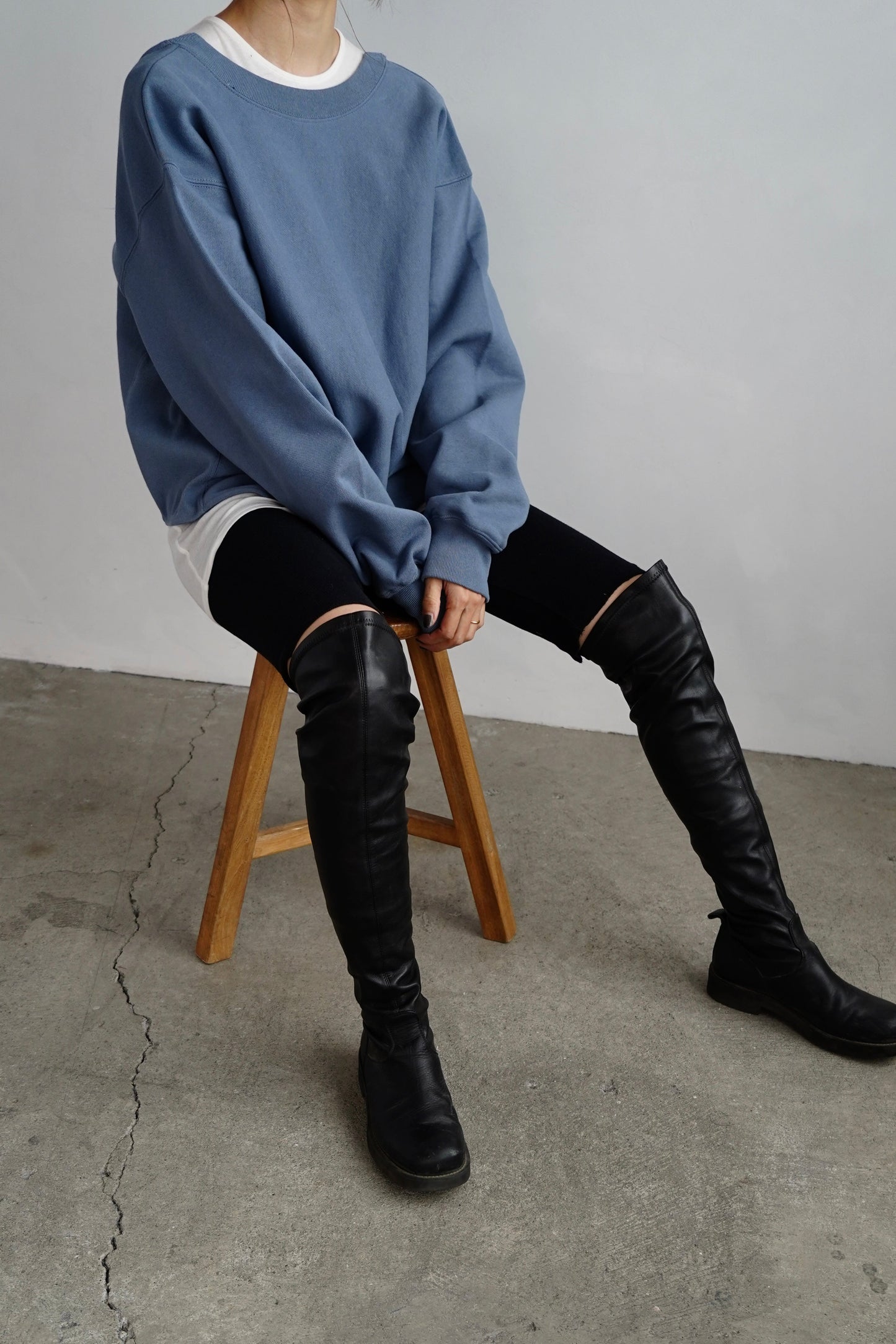 Round Sweat Pullover / ASHBULUE -12月5日発送-
