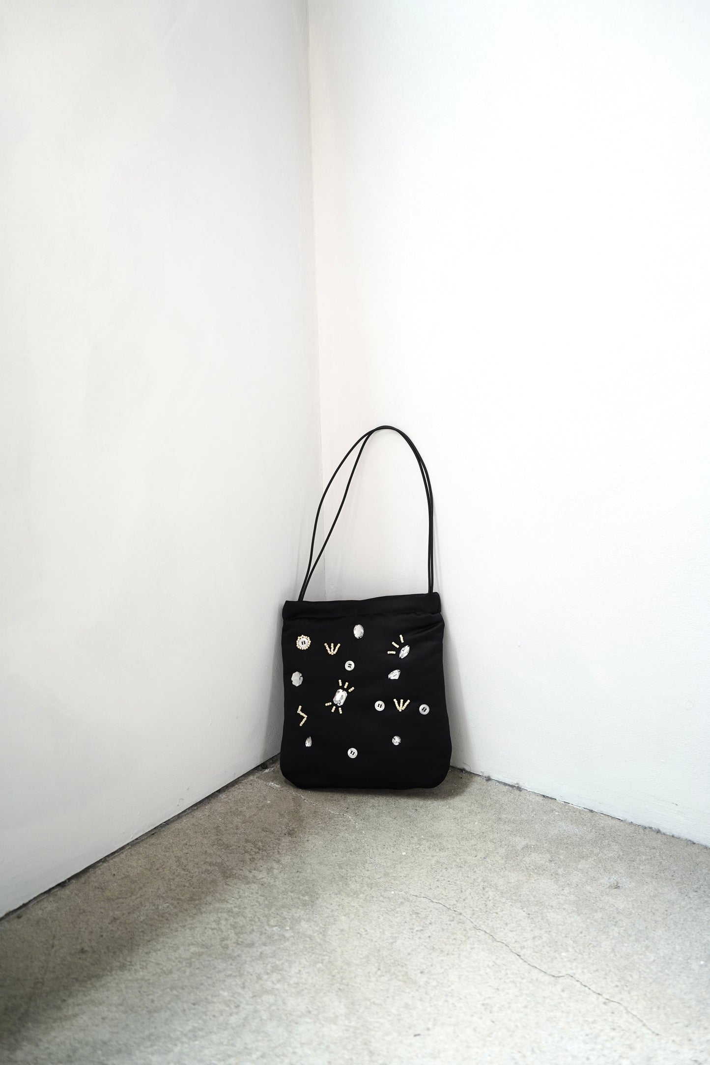 Adorn Satin Bag / BLACK -8月25日発送-