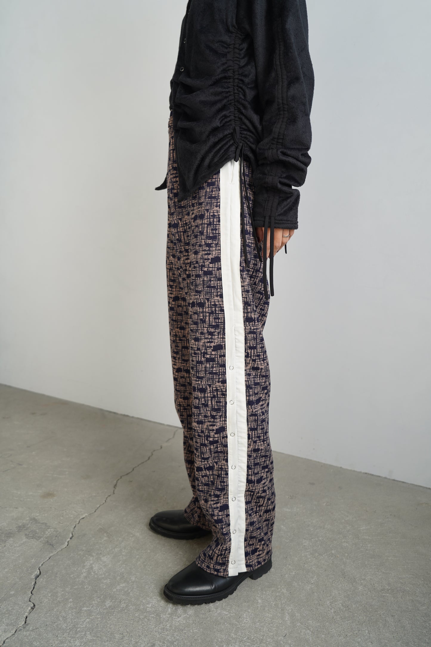 Line Pants / BROWN -12月13日発送-