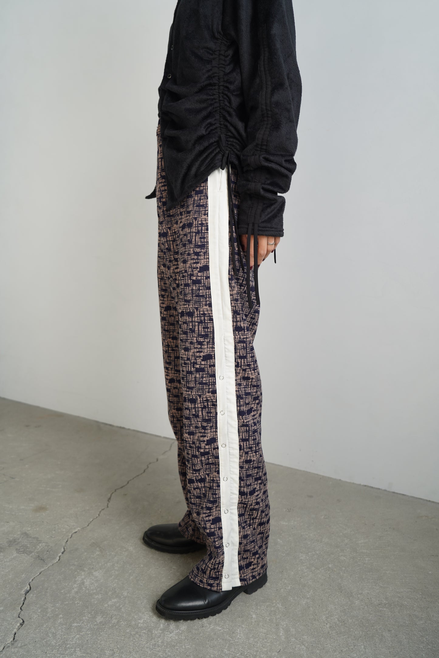 Line Pants / BROWN -12月13日発送-