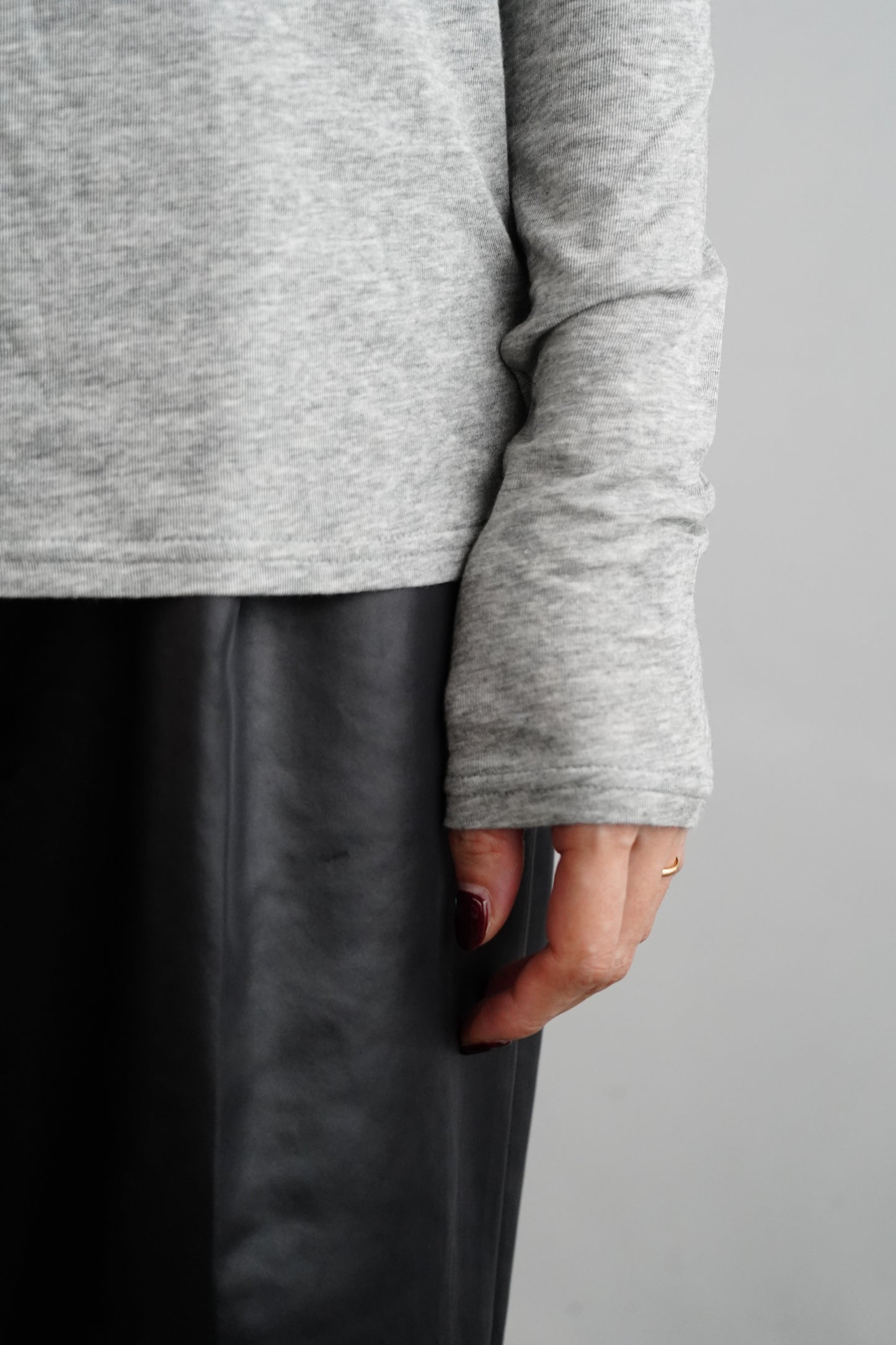 Powdery Pullover / LIGHTGRAY
