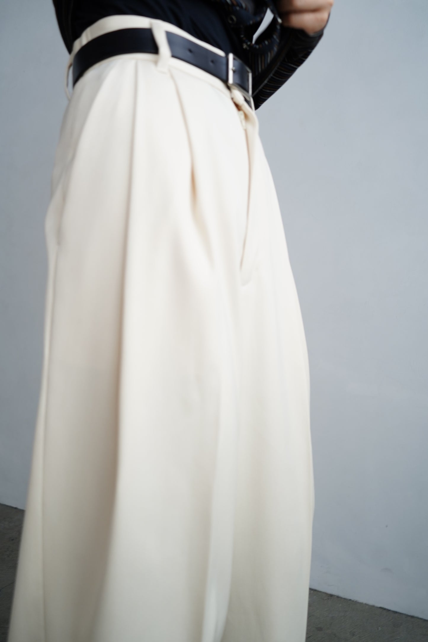 Wool Tuck Pants / OFFWHITE -10月20日発送-