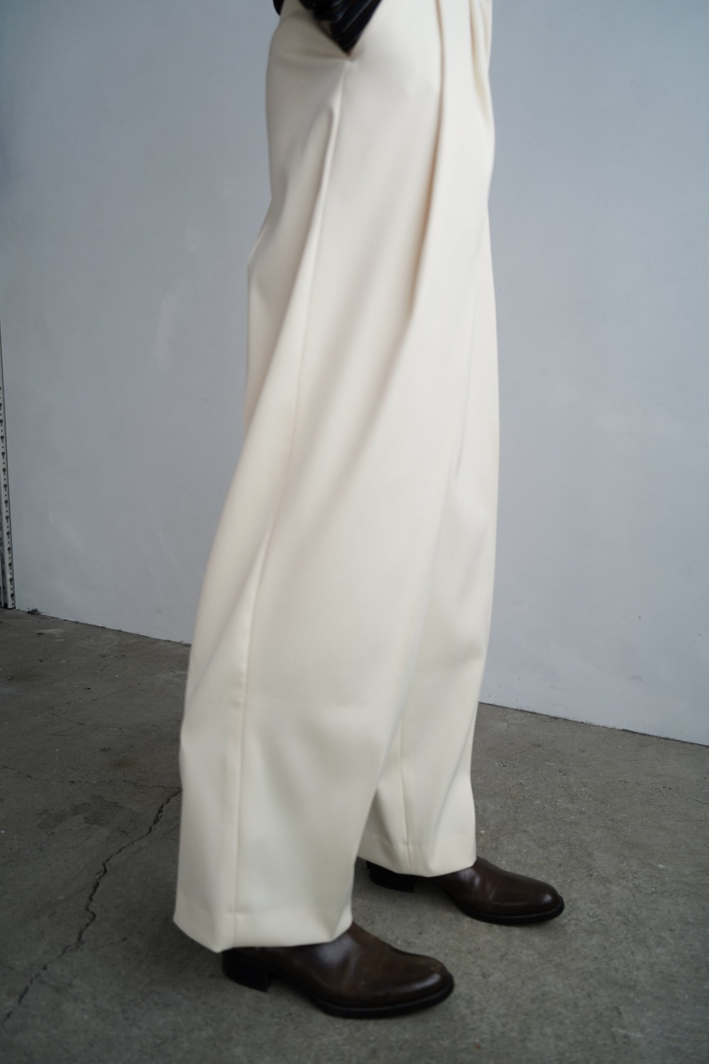 Wool Tuck Pants / OFFWHITE -10月20日発送-
