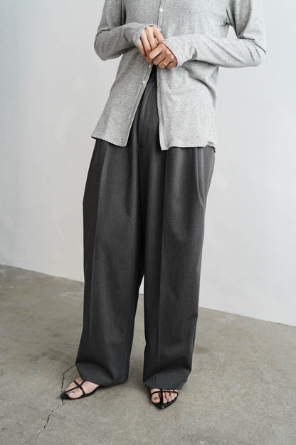 Calm Tuck Pants / GRAY
