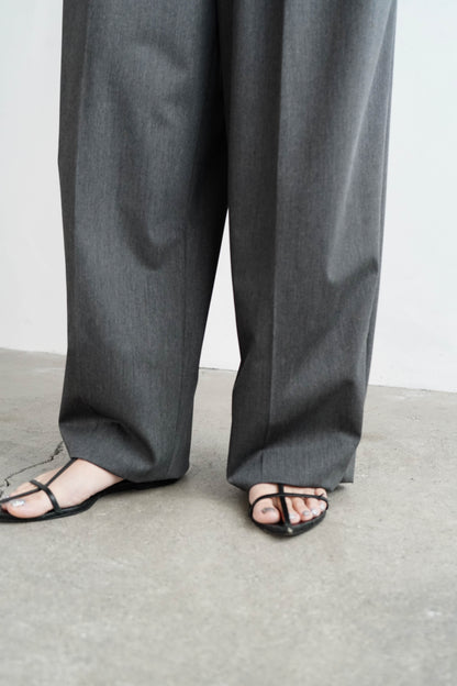 Calm Tuck Pants / GRAY