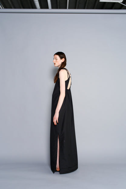 Backcut Dress / BLACK -5月25-31日発送-