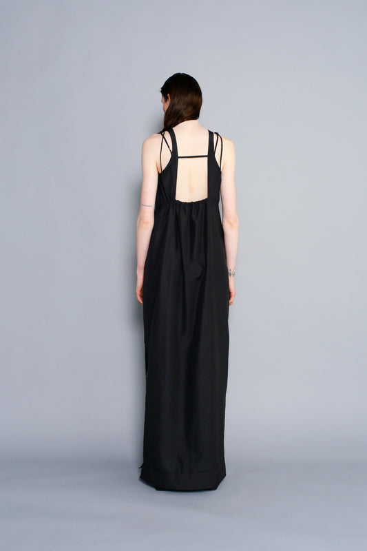 Backcut Dress / BLACK -5月25-31日発送-
