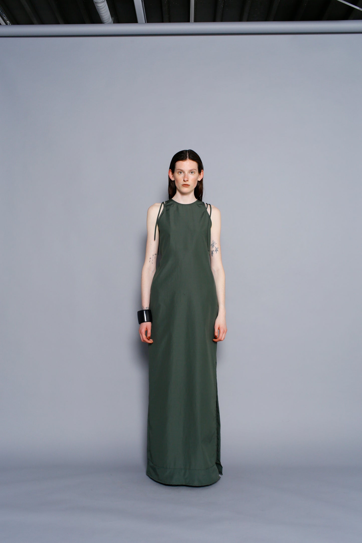 Backcut Dress / OLIVE -5月25-31日発送-