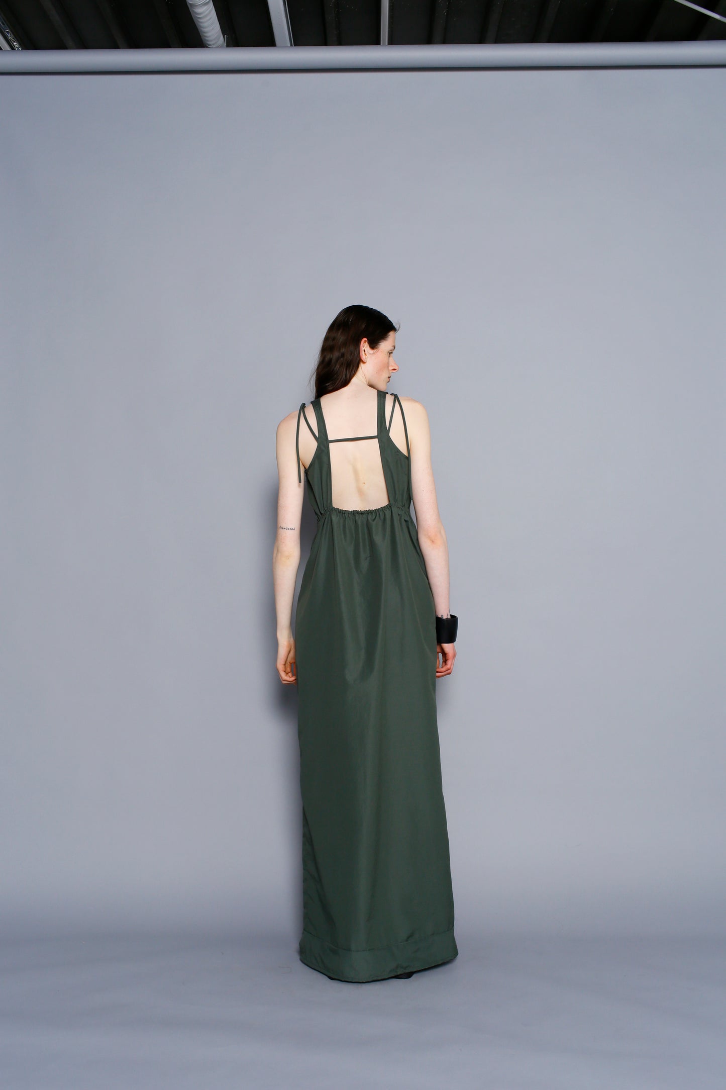 Backcut Dress / OLIVE -5月25-31日発送-